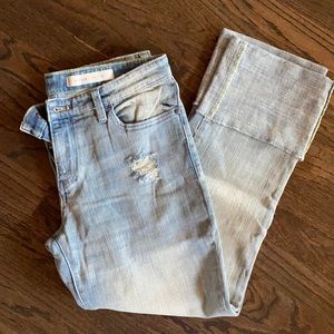 Cropped distressed jeans